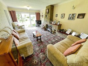 Lounge- click for photo gallery